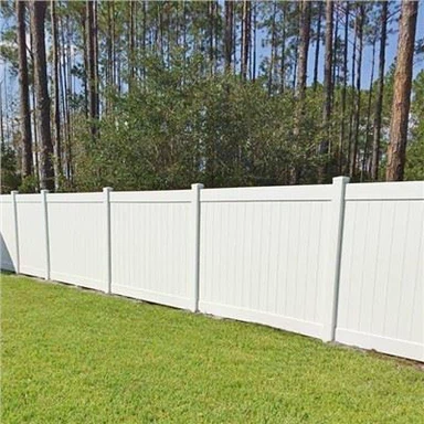 Recinzione palizzata in vinile